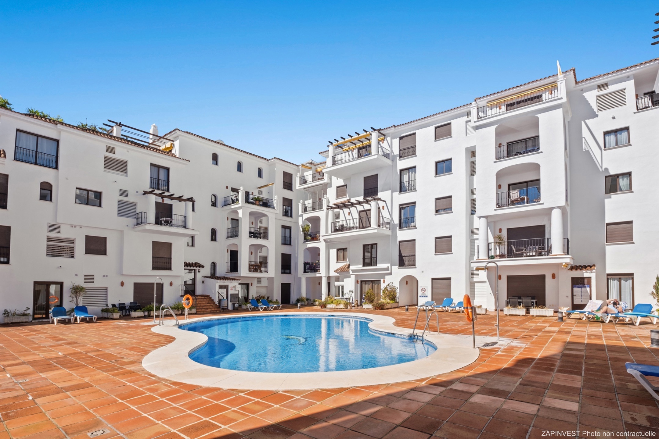 Rez-de-chaussée en bord de mer à La Duquesa, province Malaga, Espagne