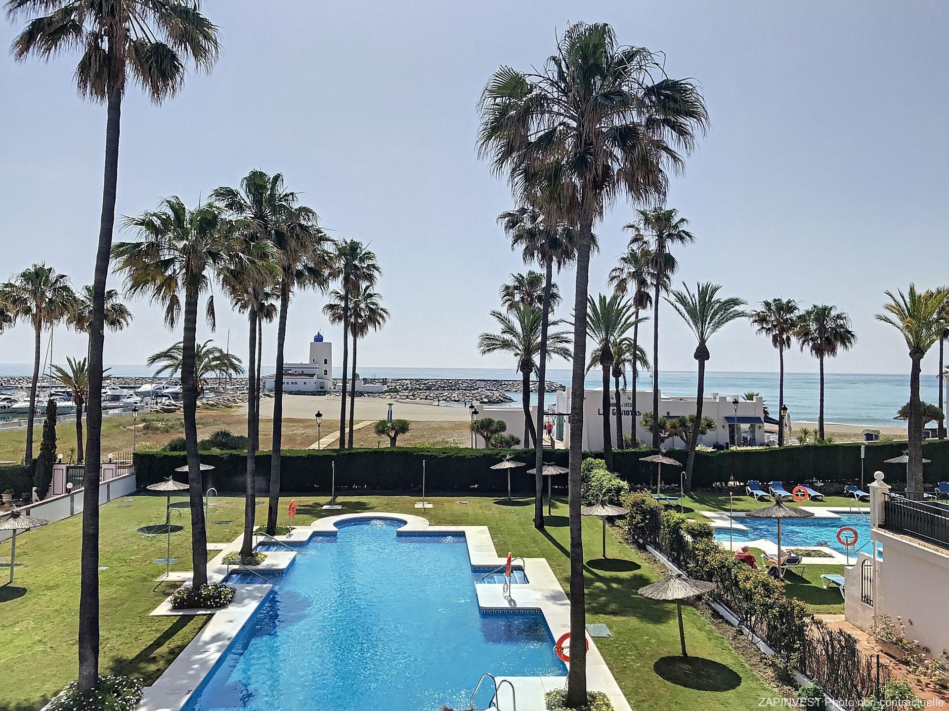 Rez-de-chaussée en bord de mer à La Duquesa, province Malaga, Espagne