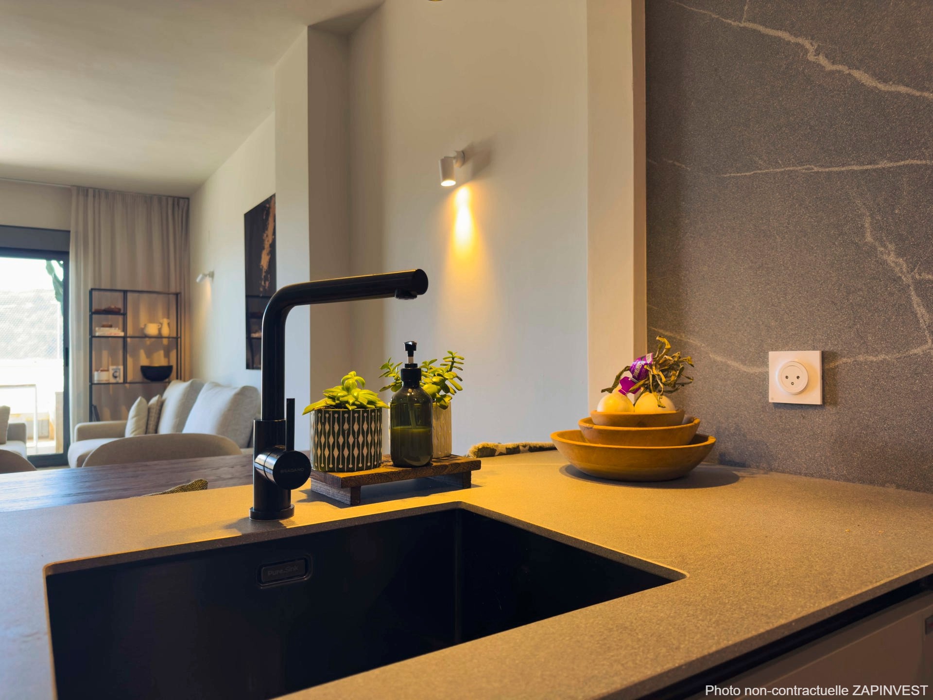 Rez-de-chaussée à Bahia de las Rocas, Manilva - Costa del Sol, Espagne