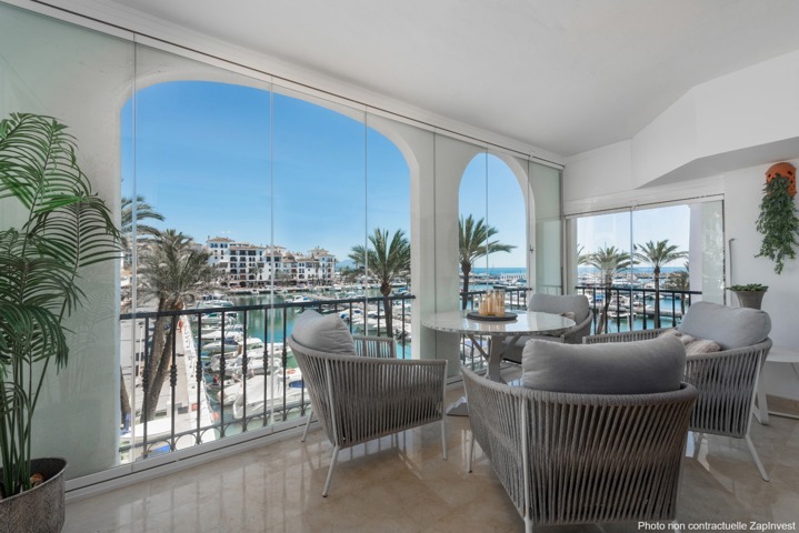 Magnifique appartement au Port de la Duquesa avec des vues splendides sur le port et la mer, Espagne