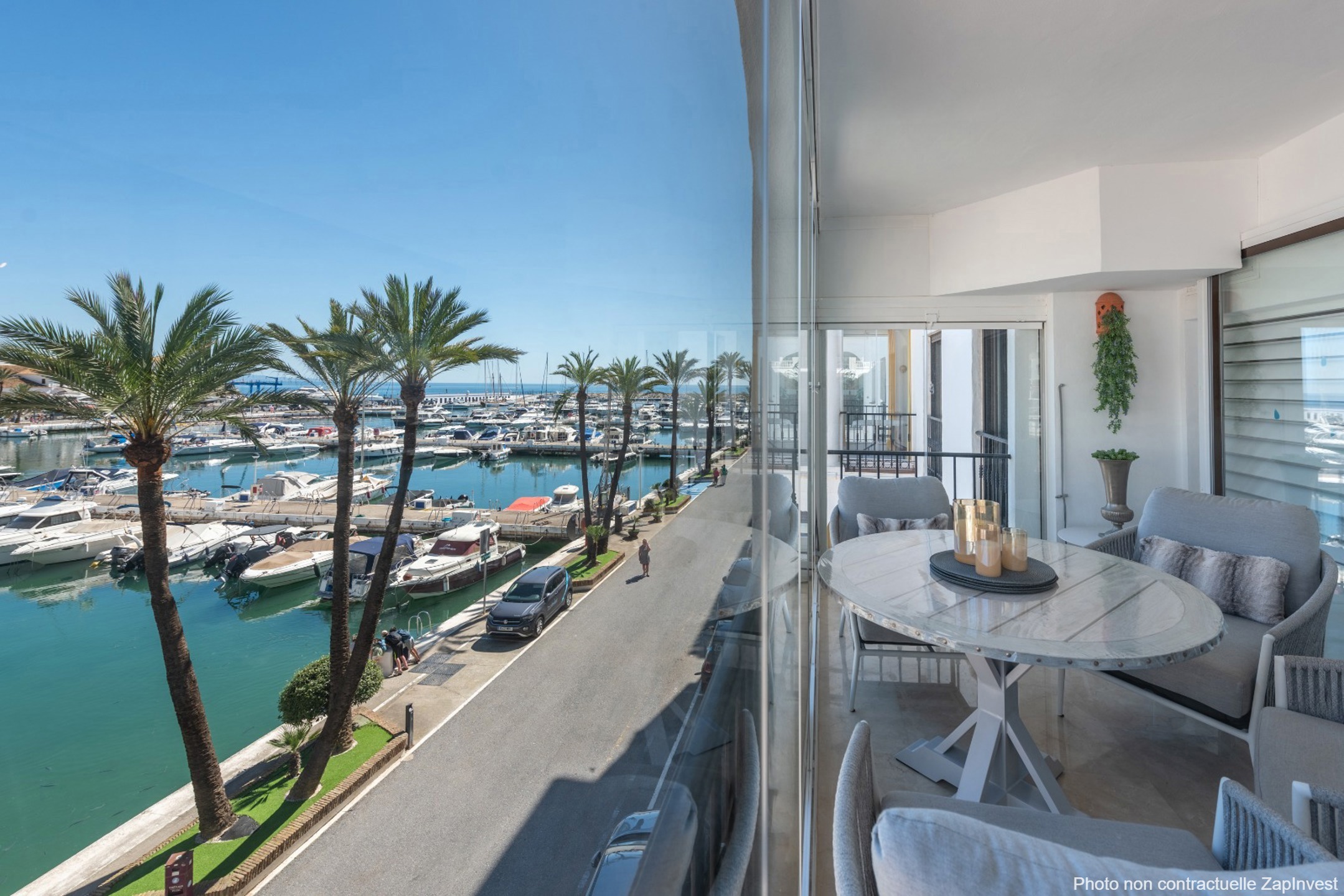 Magnifique appartement au Port de la Duquesa avec des vues splendides sur le port et la mer, Espagne