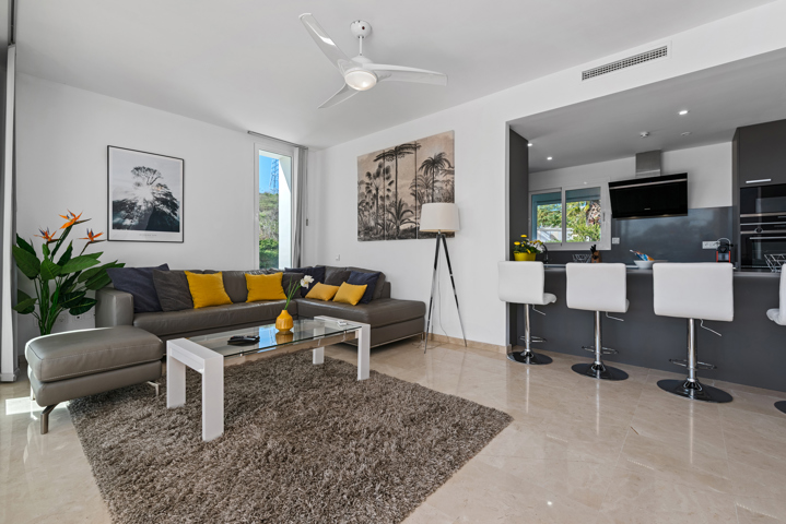 Rez-de-chaussée contemporain avec jardin et vues nature, à deux pas du Crystal Lagoon à Casares Costa, Espagne